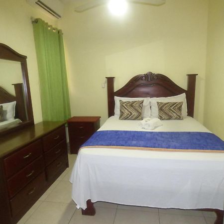 Hotel Enrique I Gazcue, Bed And Breakfast ซานโตโดมิงโก ภายนอก รูปภาพ