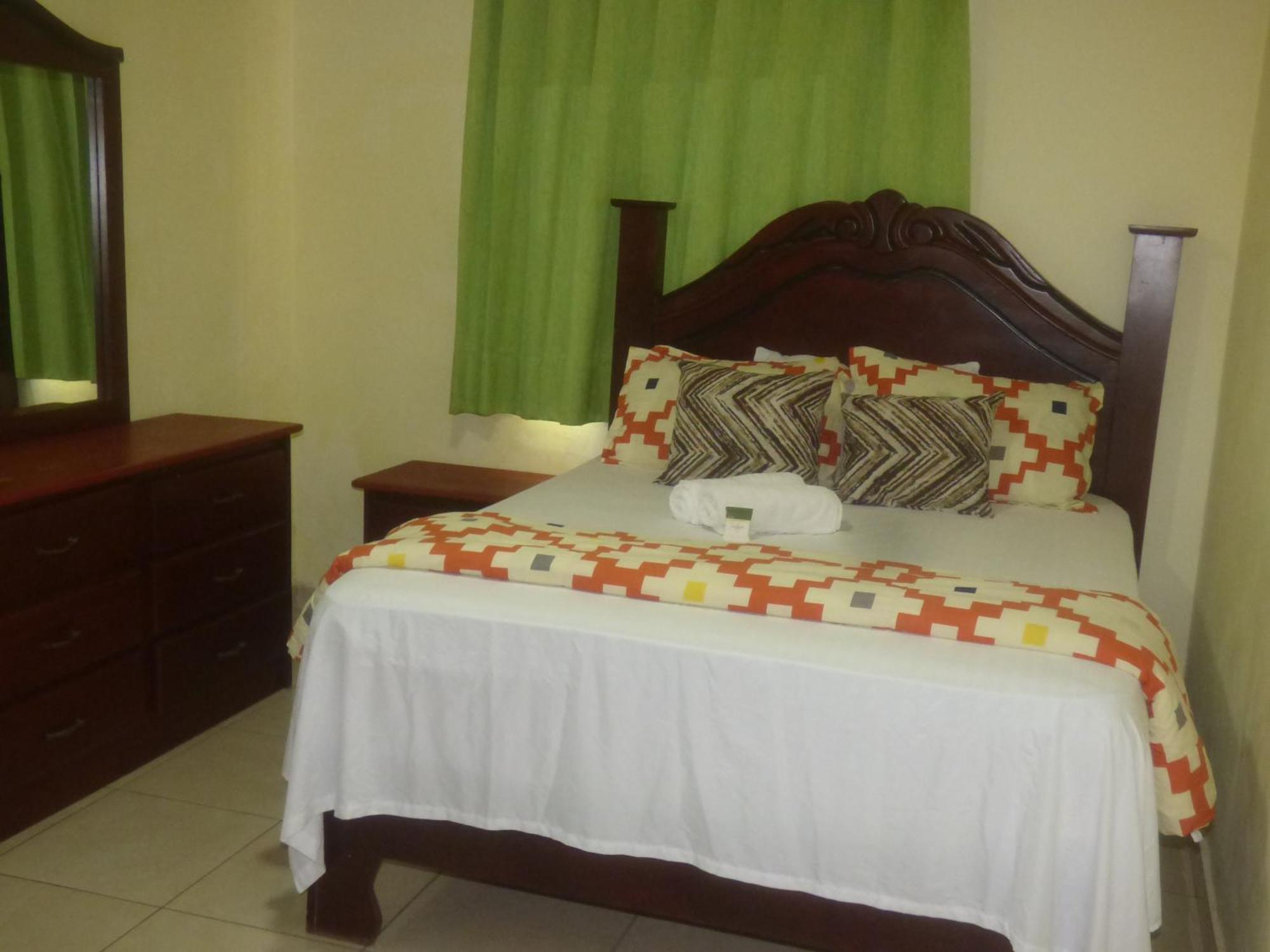 Hotel Enrique I Gazcue, Bed And Breakfast ซานโตโดมิงโก ภายนอก รูปภาพ