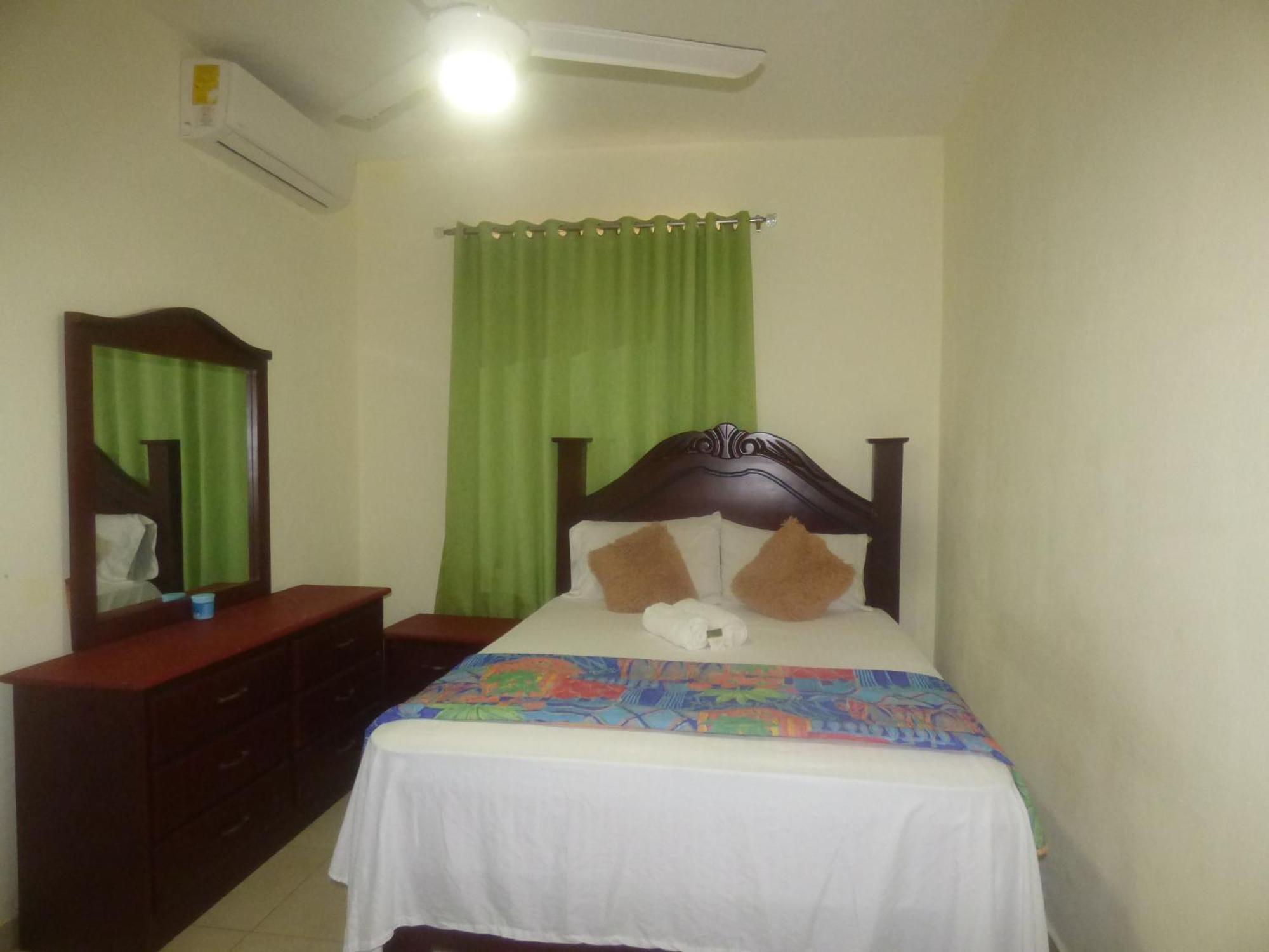 Hotel Enrique I Gazcue, Bed And Breakfast ซานโตโดมิงโก ภายนอก รูปภาพ