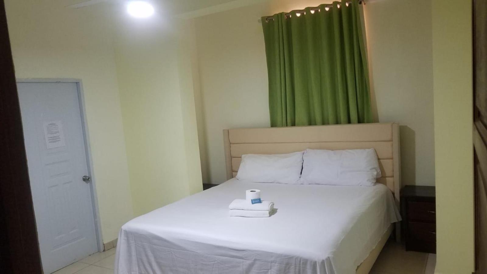 Hotel Enrique I Gazcue, Bed And Breakfast ซานโตโดมิงโก ภายนอก รูปภาพ
